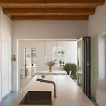 Villa With Pool, Garden And View *