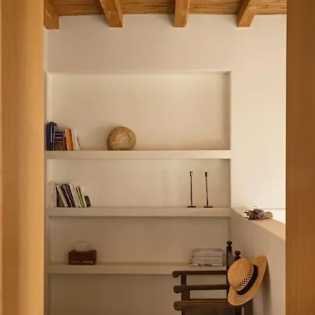 וילה With Pool, Garden And View נאוסה