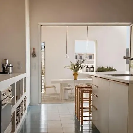 וילה With Pool, Garden And View נאוסה