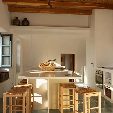 Villa With Pool, Garden And View Naousa