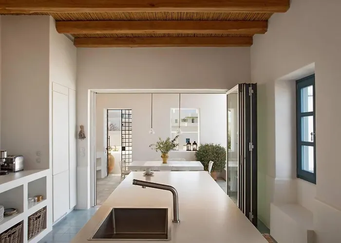 Villa With Pool, Garden And View *